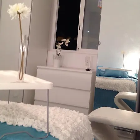 Modern Close Las Vistas Apartment