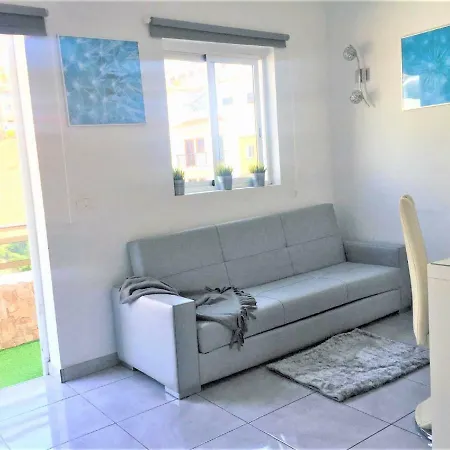 Modern Close Las Vistas *